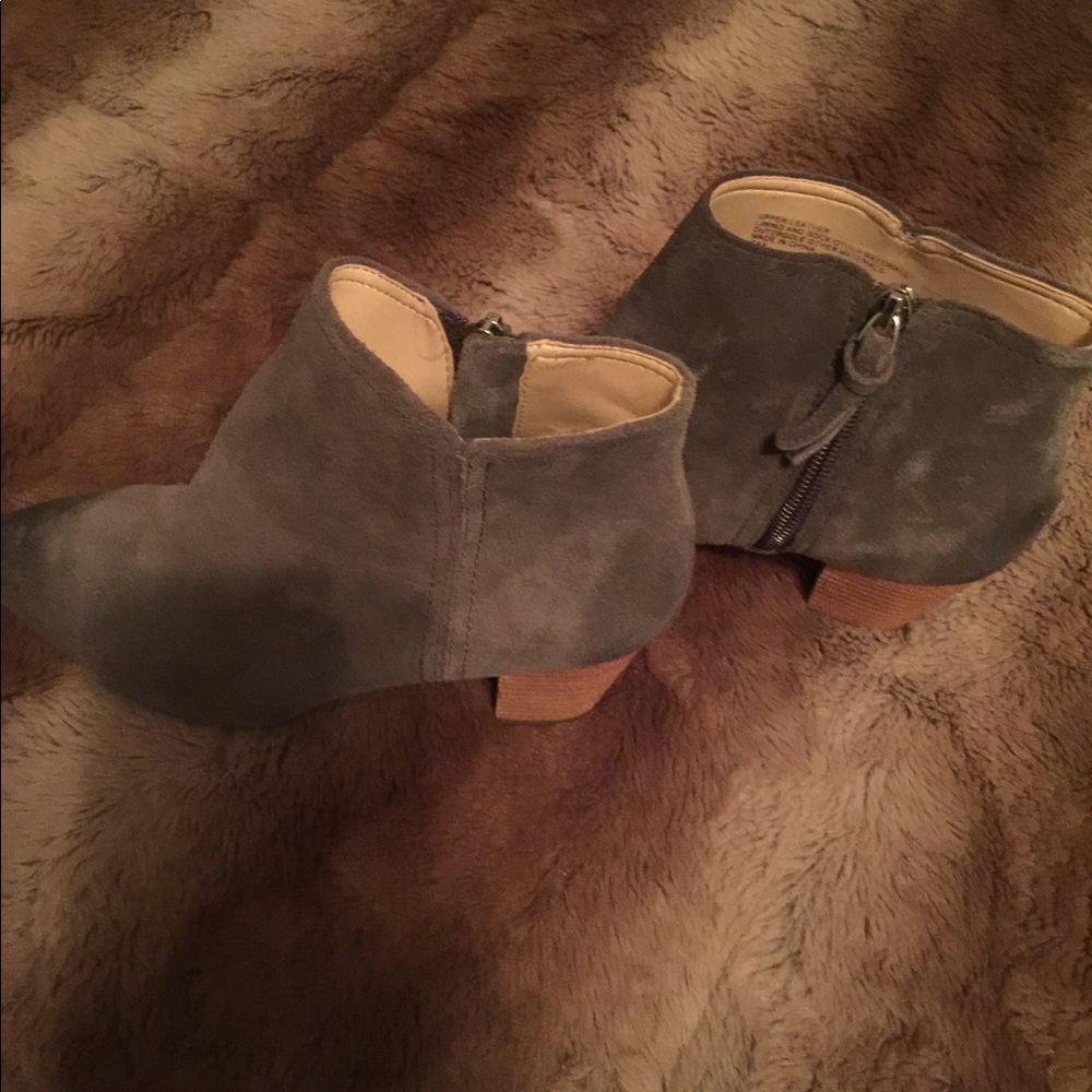 **NWOT** Banana Republic booties — never worn - Picture 3 of 5